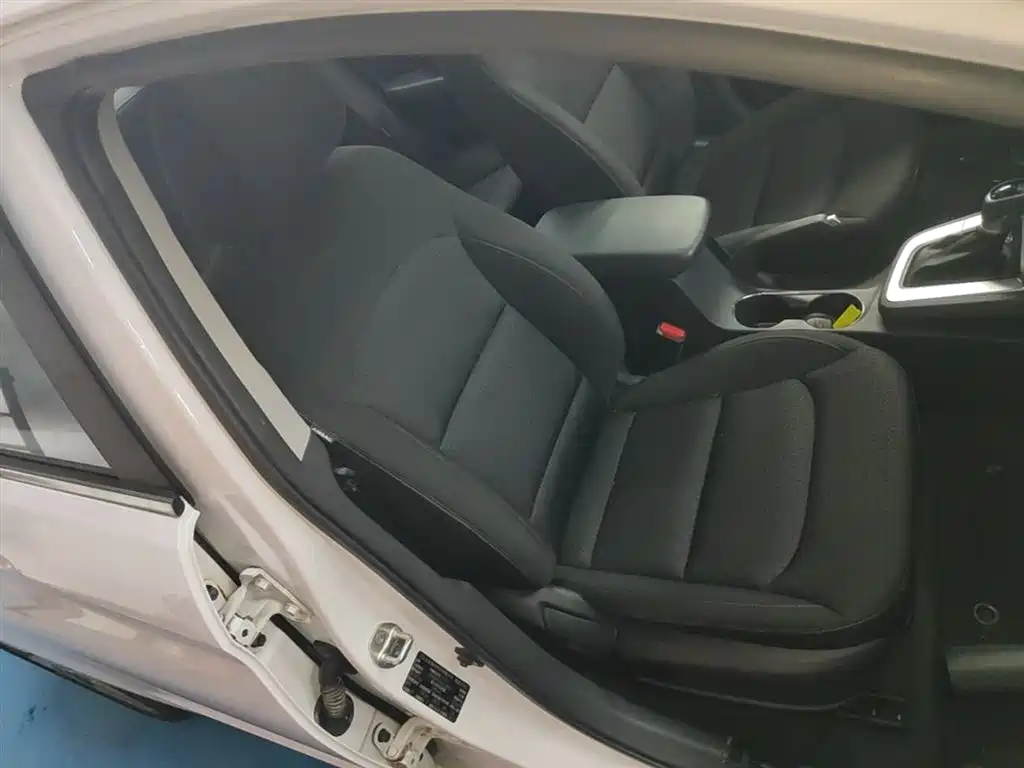 Hyundai Elantra 2016 — фото 25