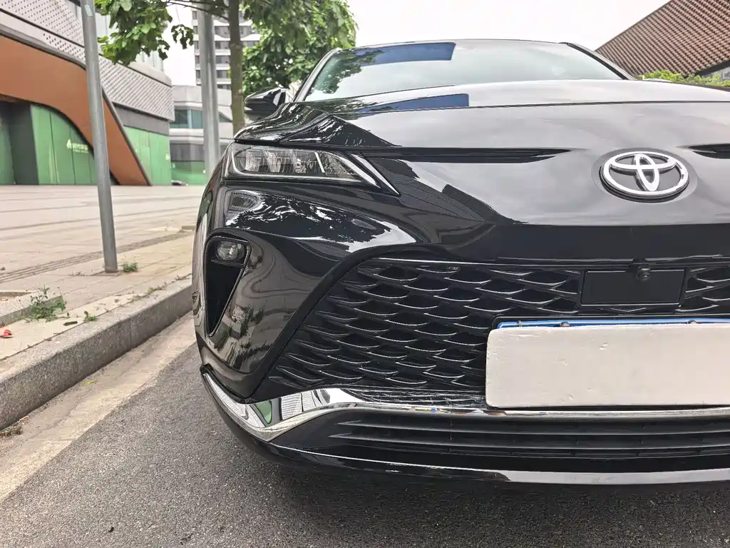 Toyota Venza 2023 — фото 2