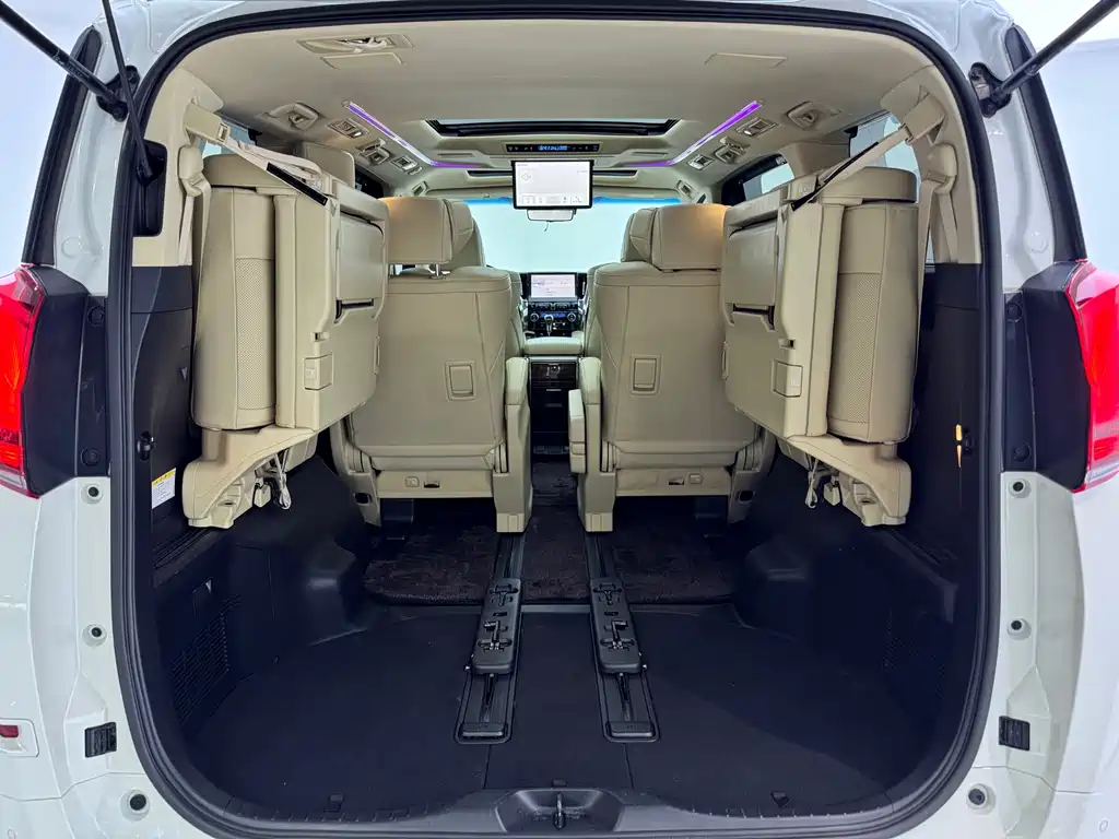 Toyota Alphard 2022 — фото 10