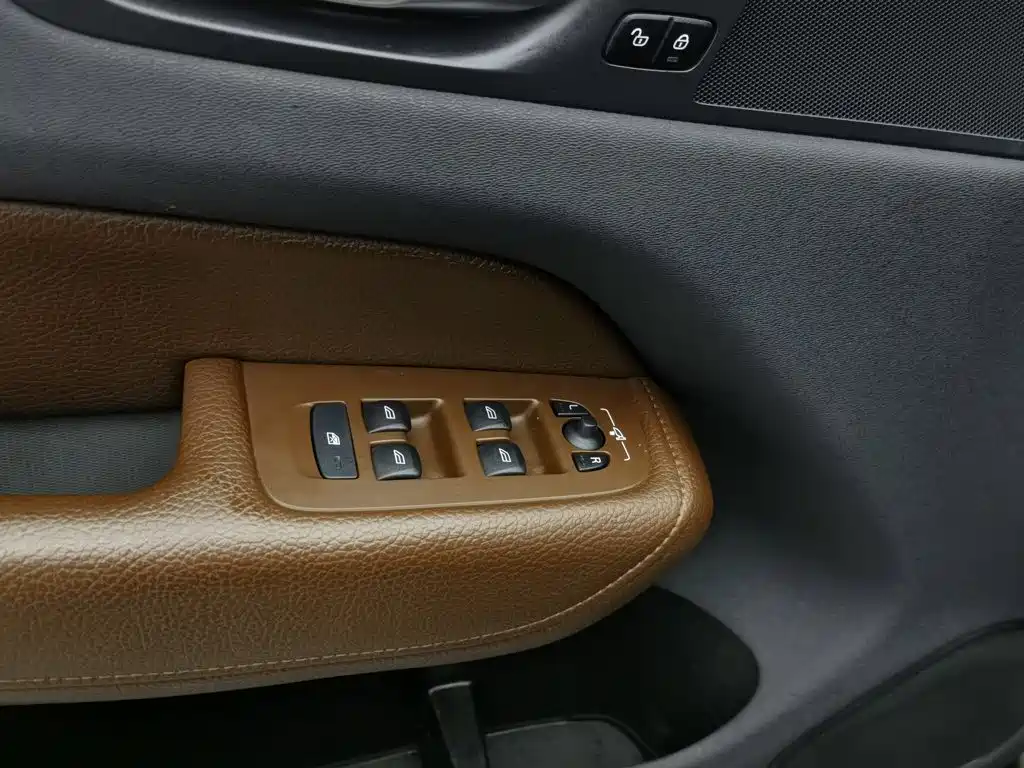 Volvo XC60 2020 — фото 9