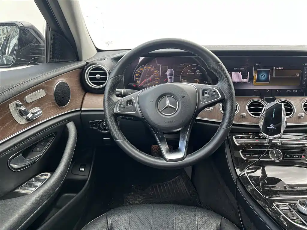 Mercedes-Benz E-Class 2017 — фото 9