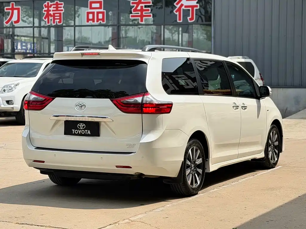 Toyota Sienna 2020 — фото 13