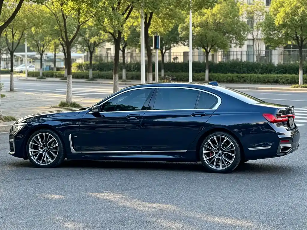 BMW 7 Series 2021 — фото 9
