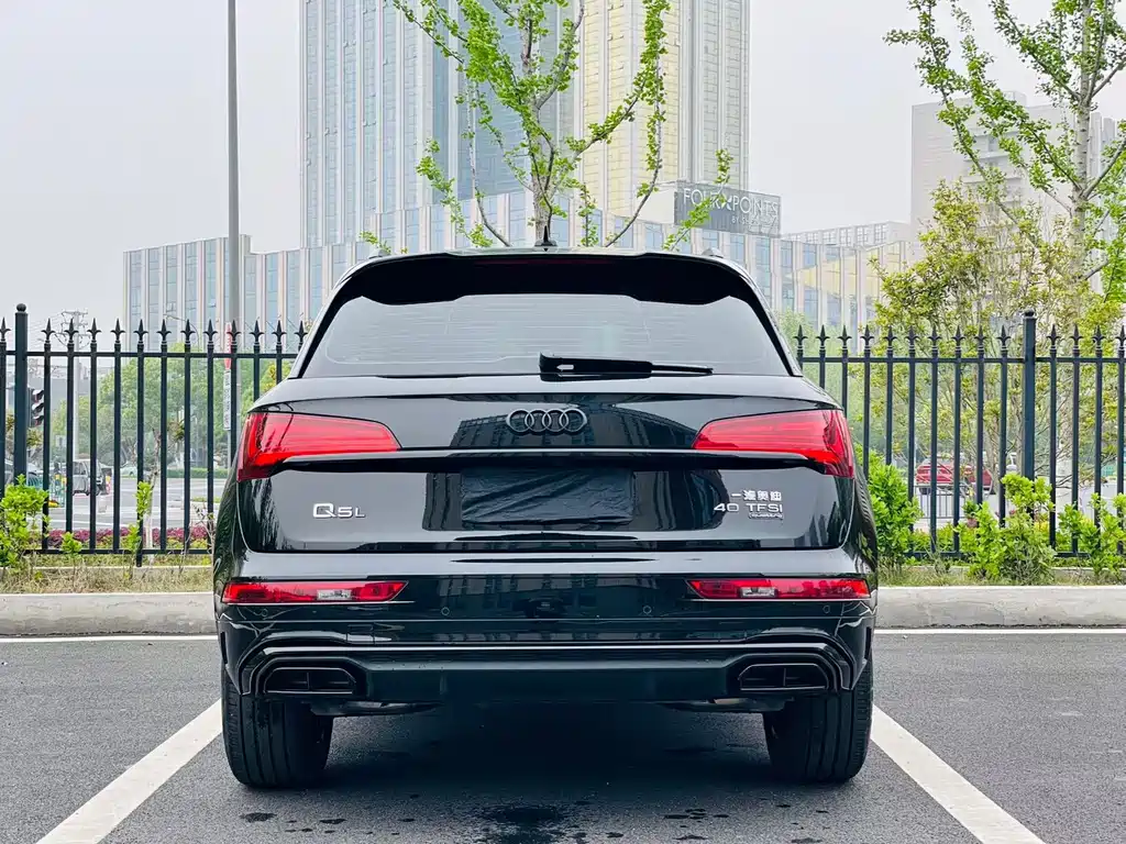 Audi Q5L 2025 — фото 8