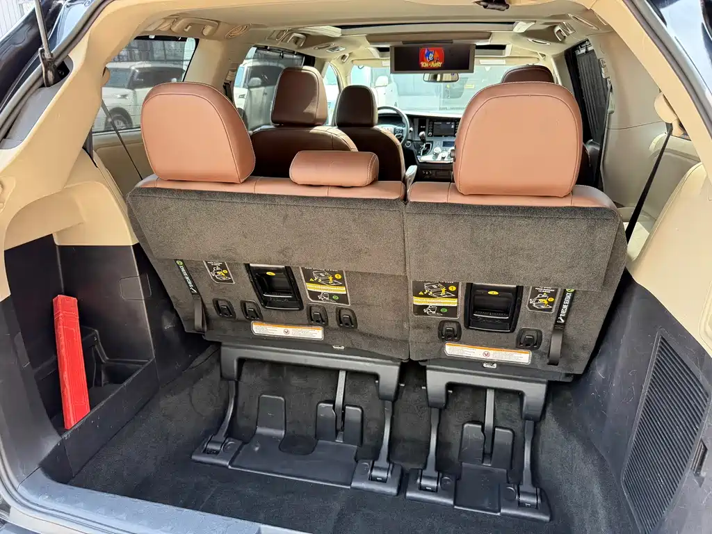 Toyota Sienna 2019 — фото 25