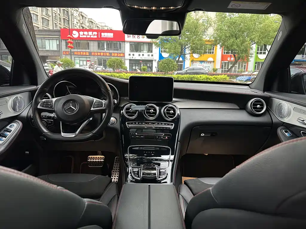 Mercedes-Benz GLC AMG 2018 — фото 10