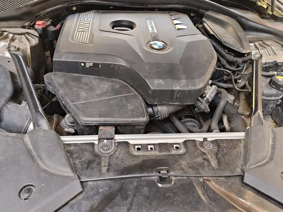 BMW 5 Series 2018 — фото 10