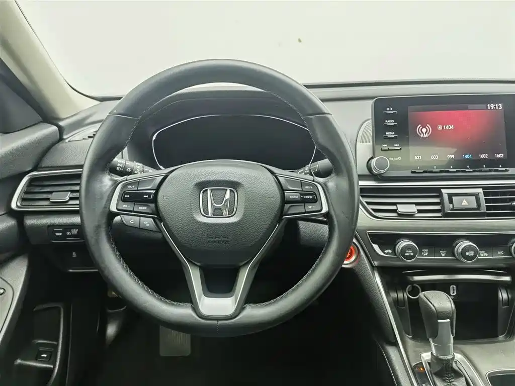 Honda Accord 2018 — фото 11