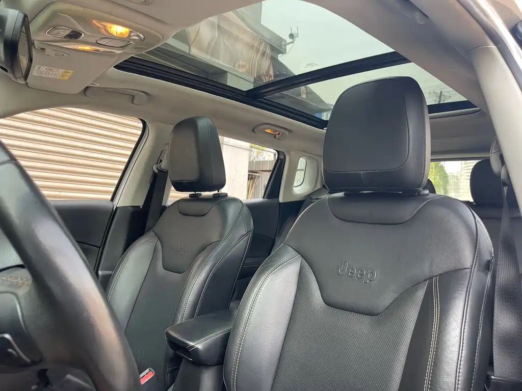 Jeep Compass 2018 — фото 14