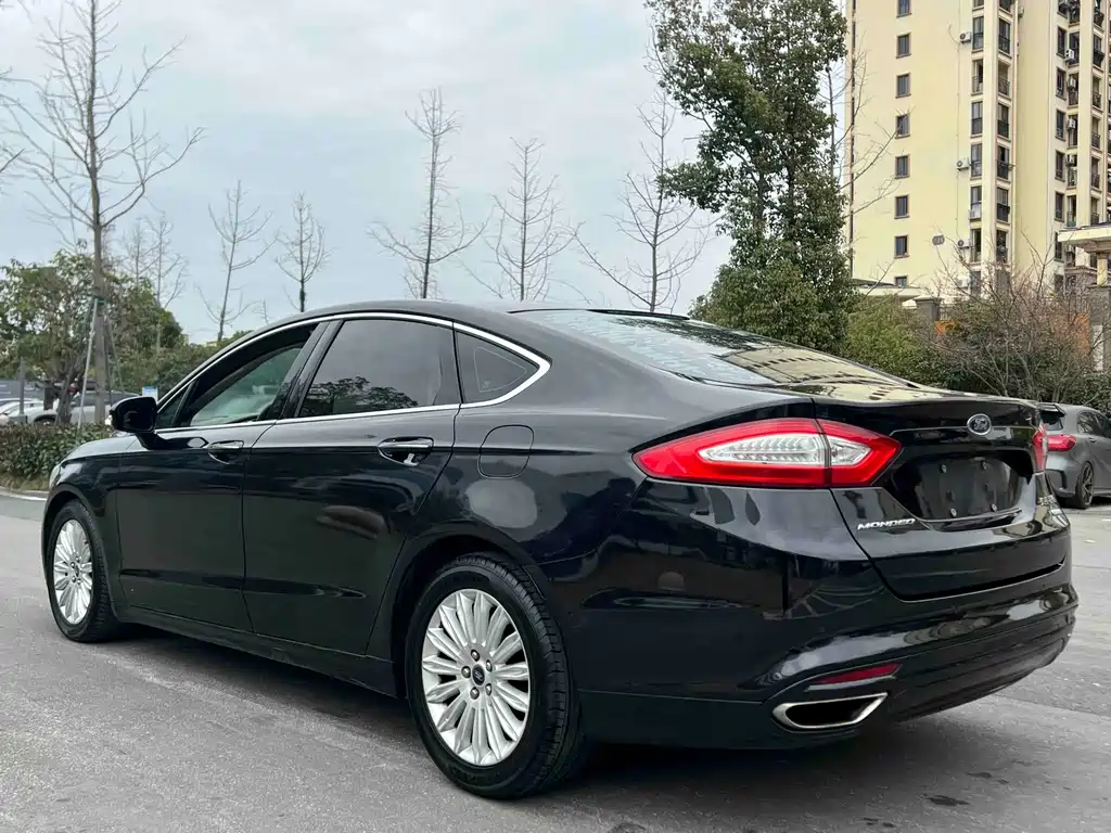 Ford Mondeo 2015 — фото 14