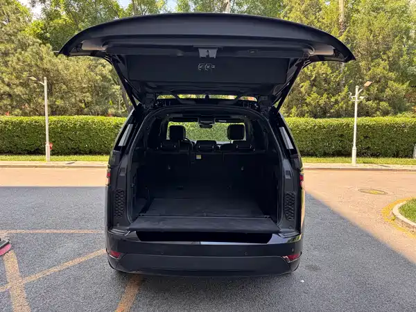 Land Rover Discovery 2025