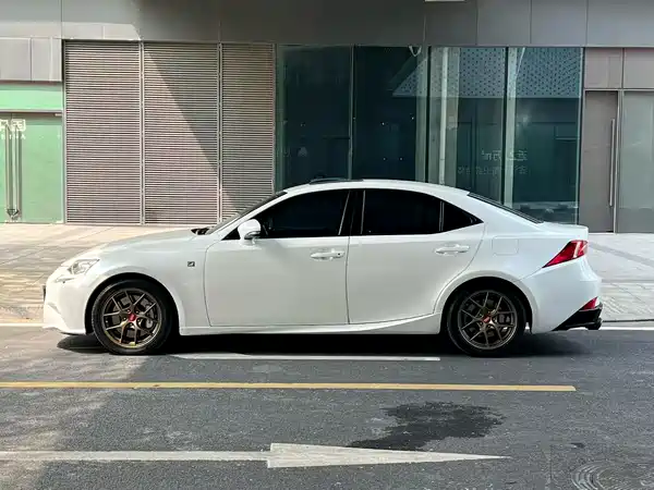 Lexus IS 2015