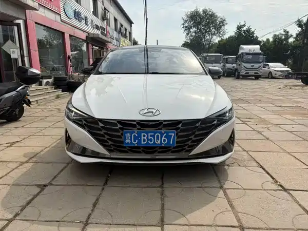 Hyundai Elantra 2022