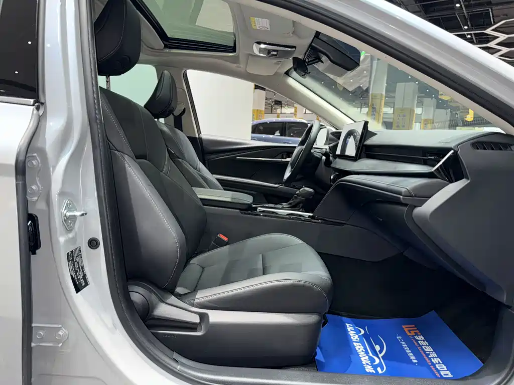 Toyota Camry 2025 — фото 20