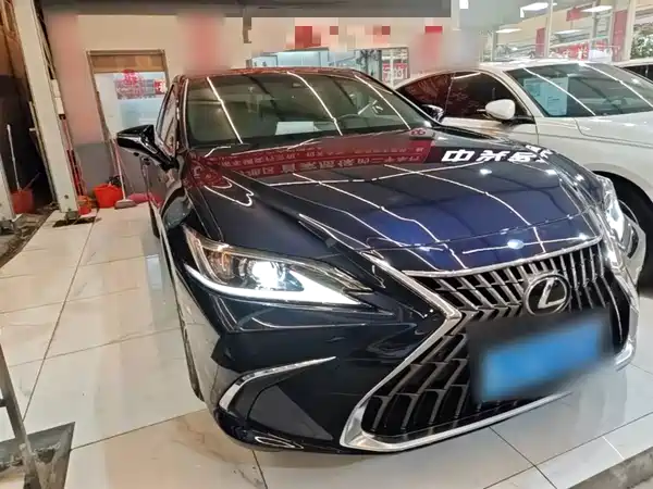 Lexus ES 2021