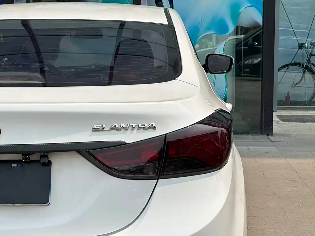 Hyundai Elantra Langdong 2017 — фото 23