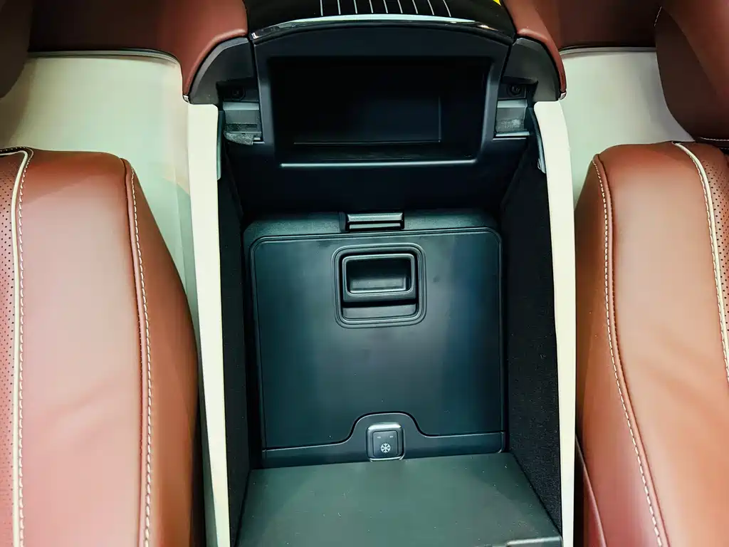 Mercedes-Benz GLS 2025 — фото 17