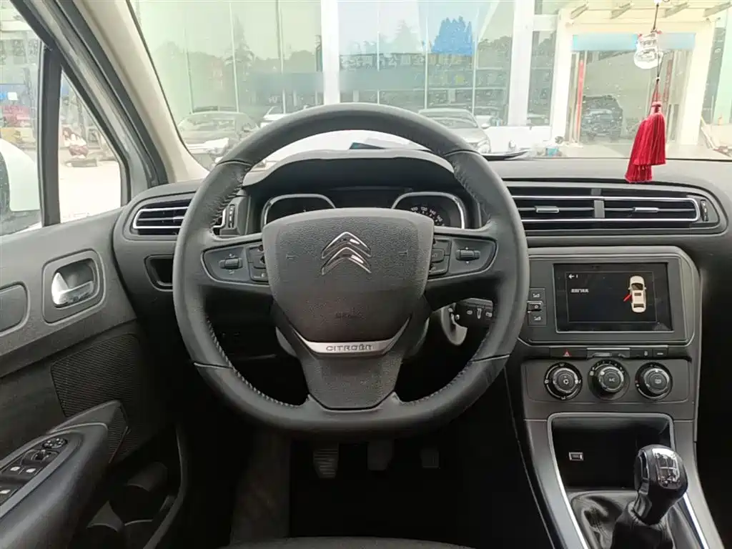 Citroen C4 2018 — фото 11