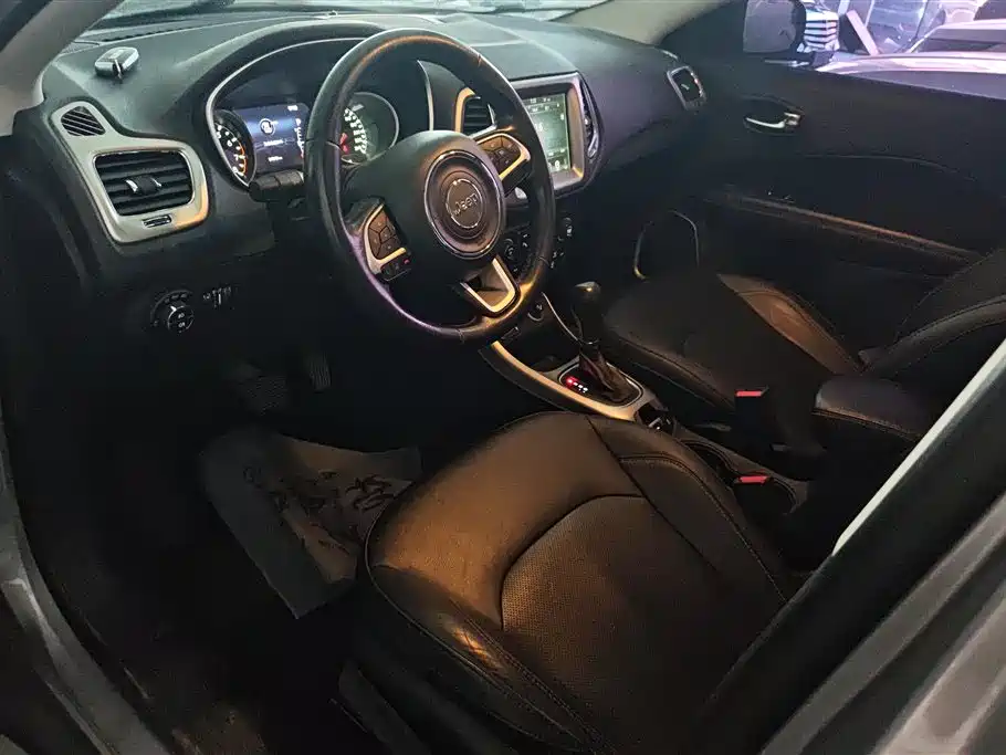 Jeep Compass 2017 — фото 12