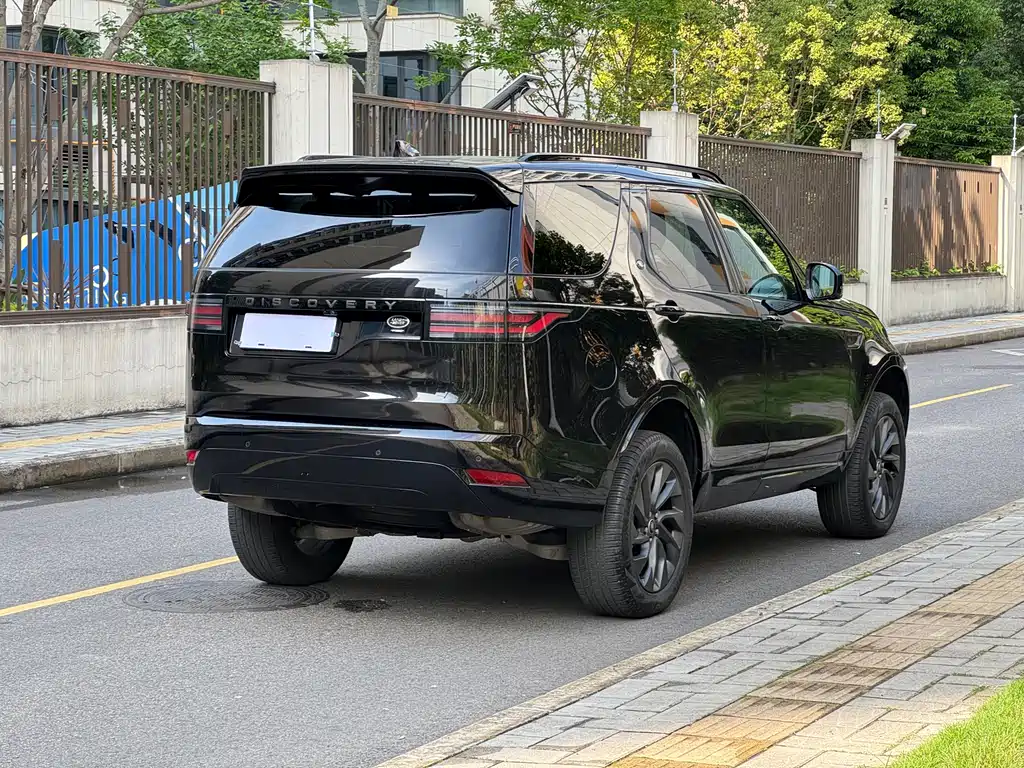 Land Rover Discovery 2023 — фото 11
