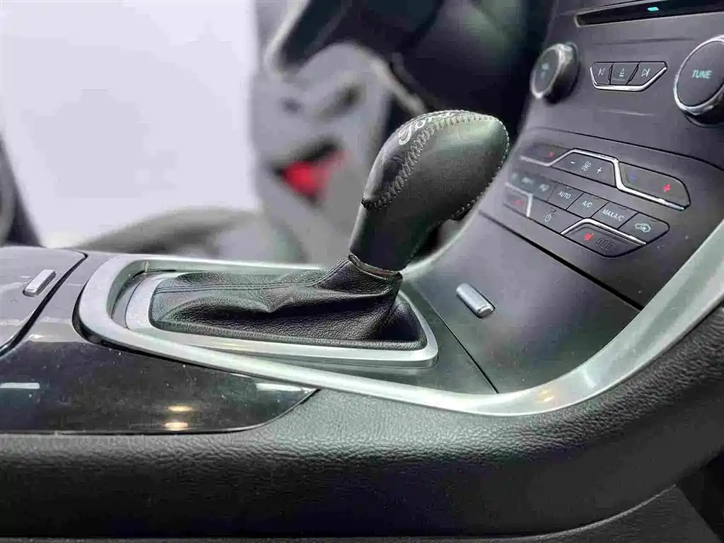 Ford Edge 2015 — фото 14