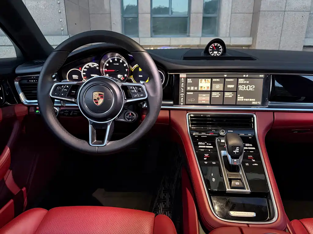 Porsche Panamera 2018 — фото 19