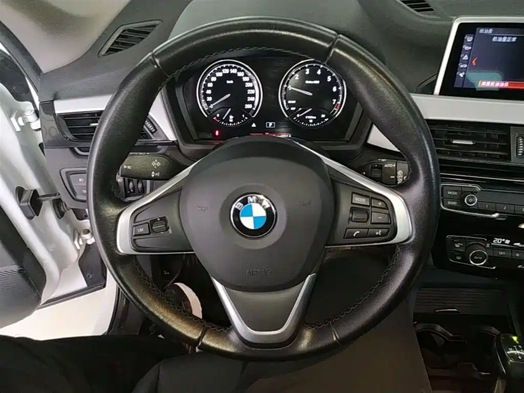 BMW X1 2018 — фото 11