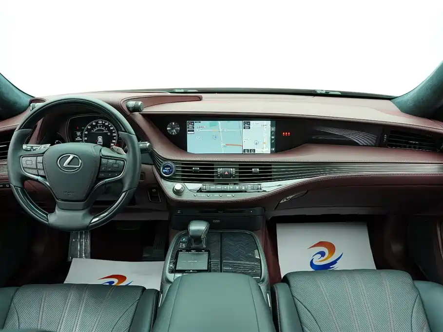 Lexus LS 2018 — фото 17