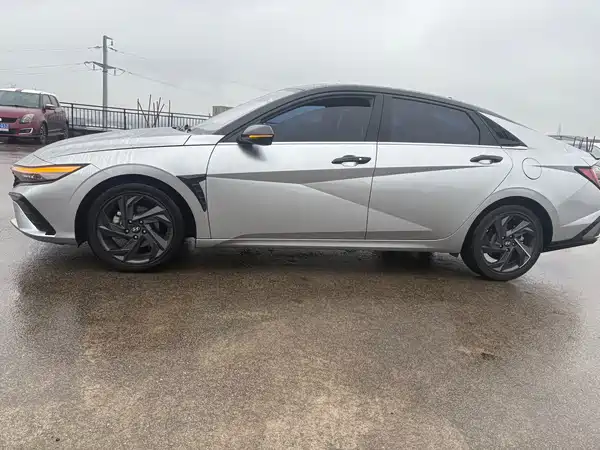 Hyundai Elantra 2023