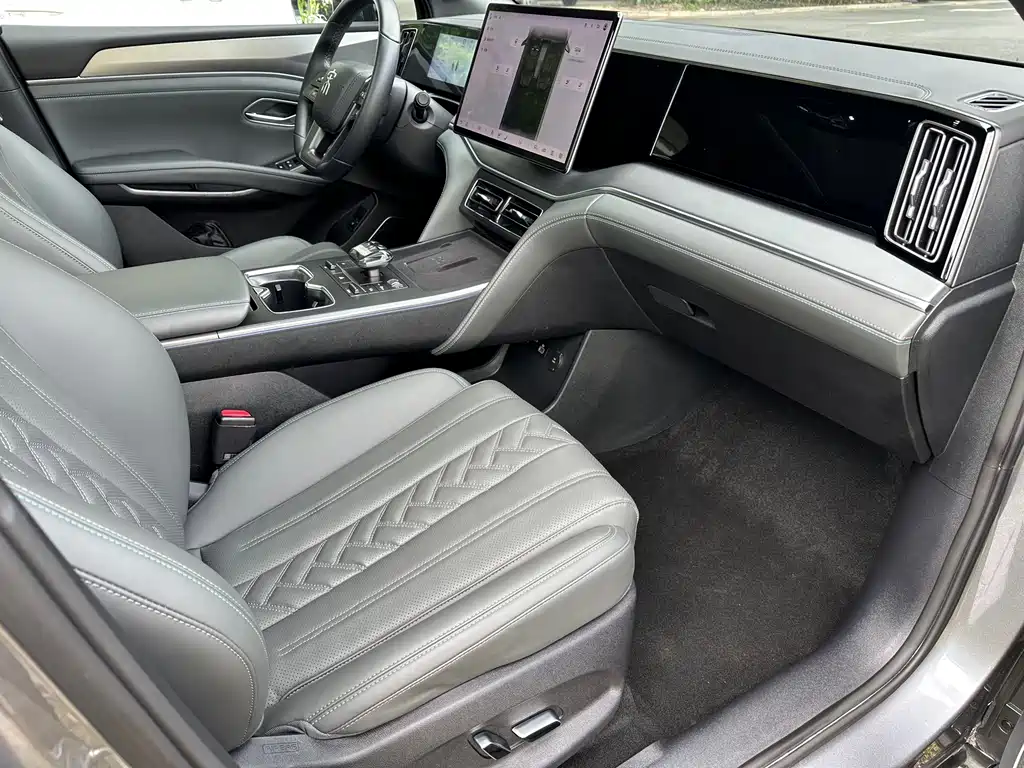 BYD Song L DM-i 2025 — фото 10
