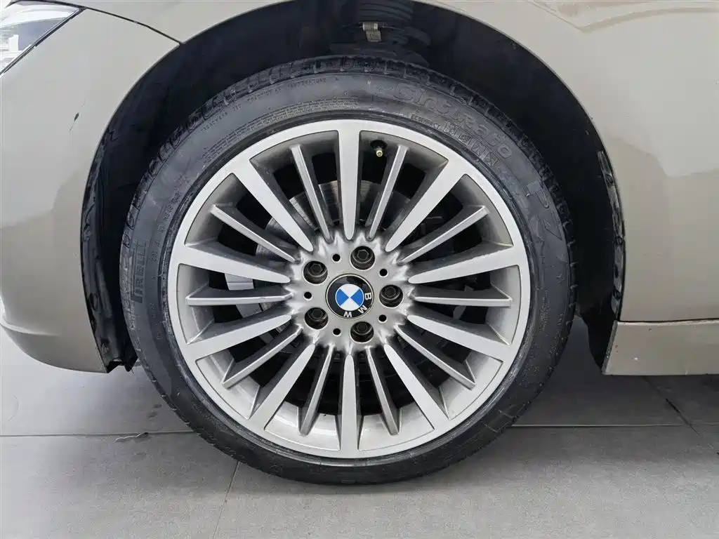 BMW 3 Series 2019 — фото 17