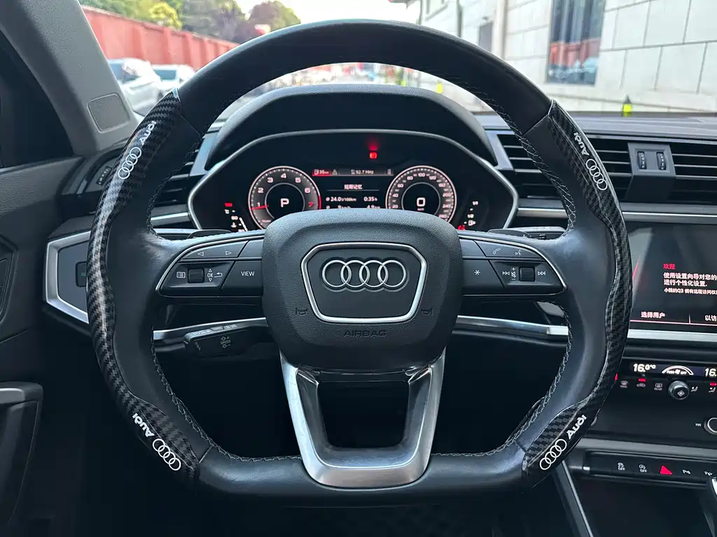 Audi Q3 2022 — фото 8