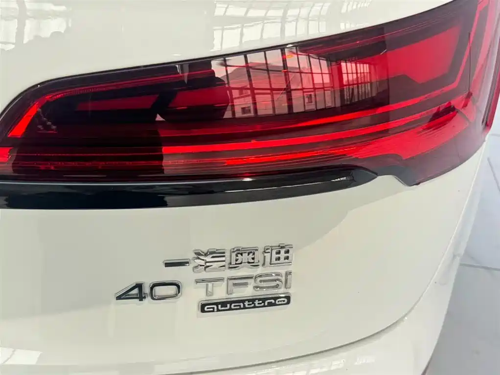 Audi Q5L 2023 — фото 17