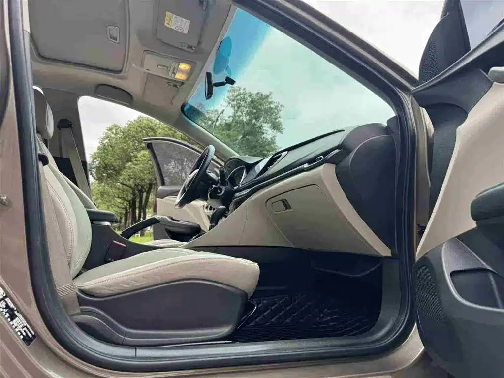 Buick Excelle 2017 — фото 11