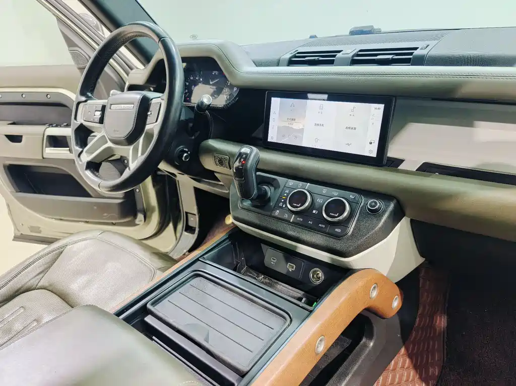 Land Rover Defender 2021 — фото 11