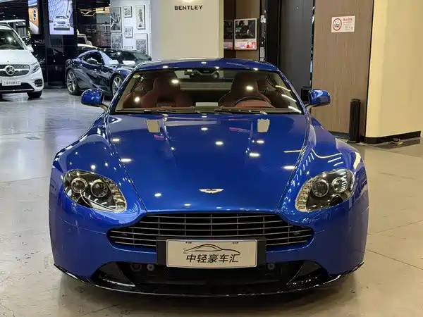 Aston Martin V8 Vantage 2016
