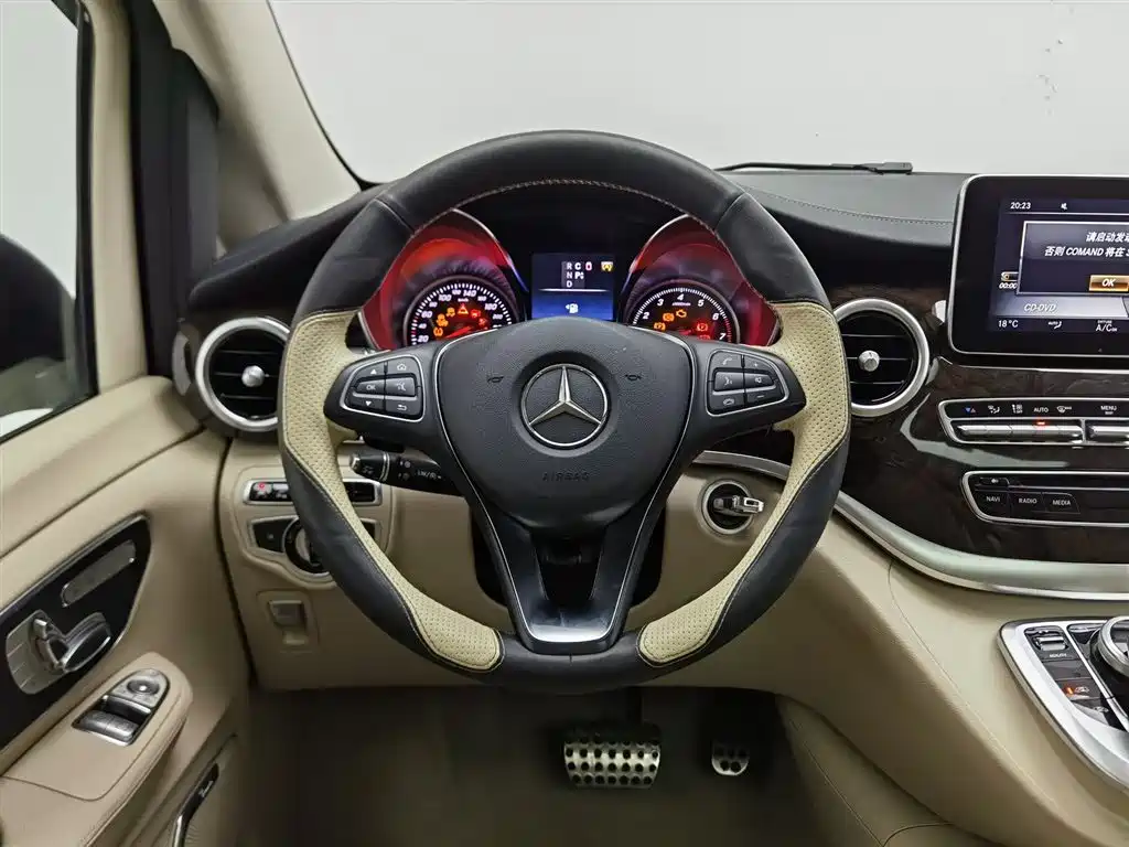 Mercedes-Benz V-Class 2017 — фото 11