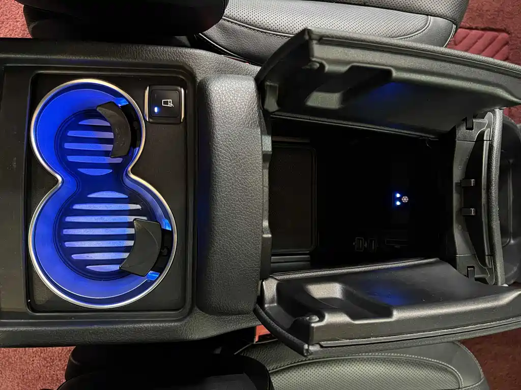 Mercedes-Benz V-Class 2018 — фото 17