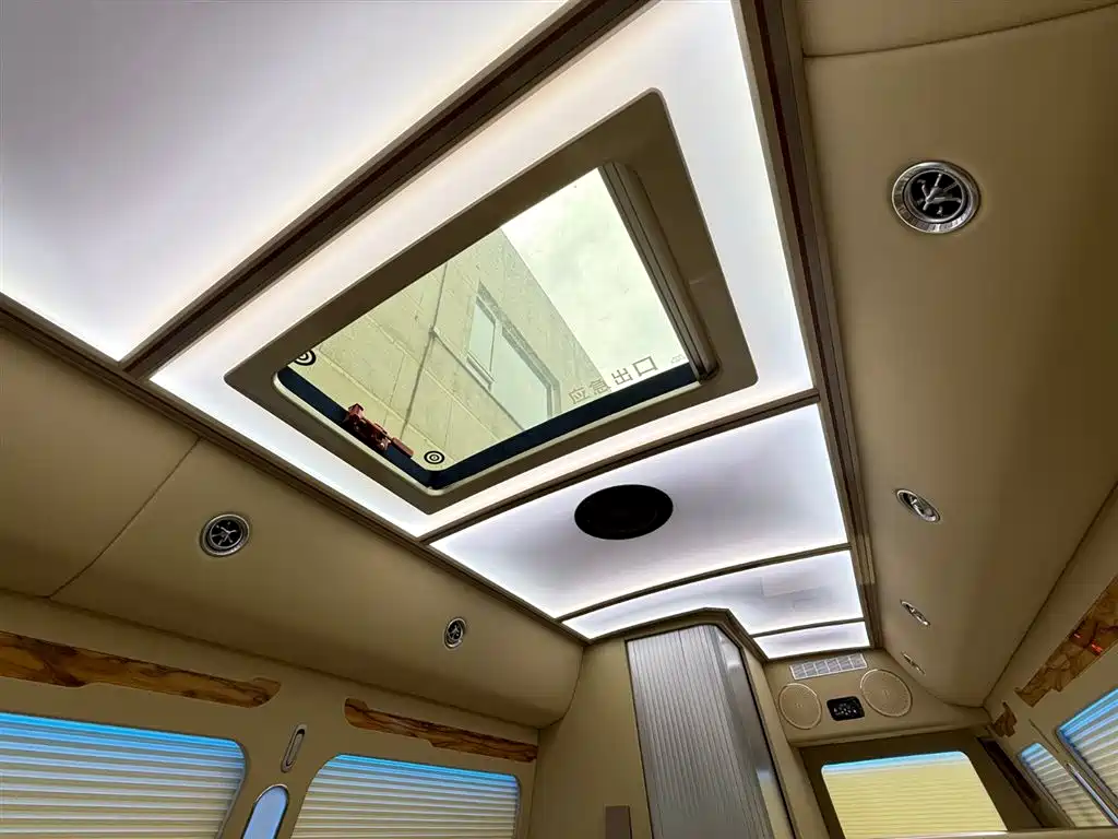 Toyota Coaster 2023 — фото 27