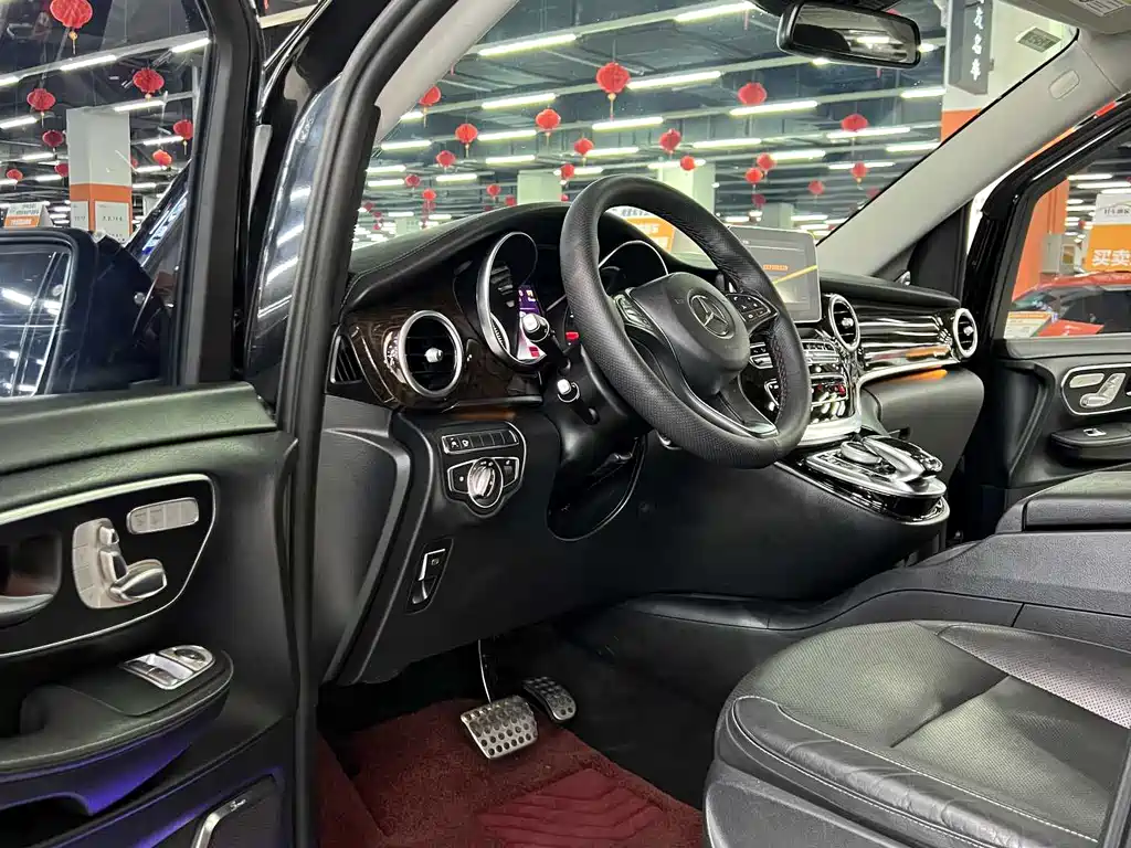 Mercedes-Benz V-Class 2018 — фото 10