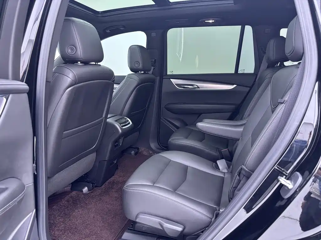 Cadillac XT6 2023 — фото 12