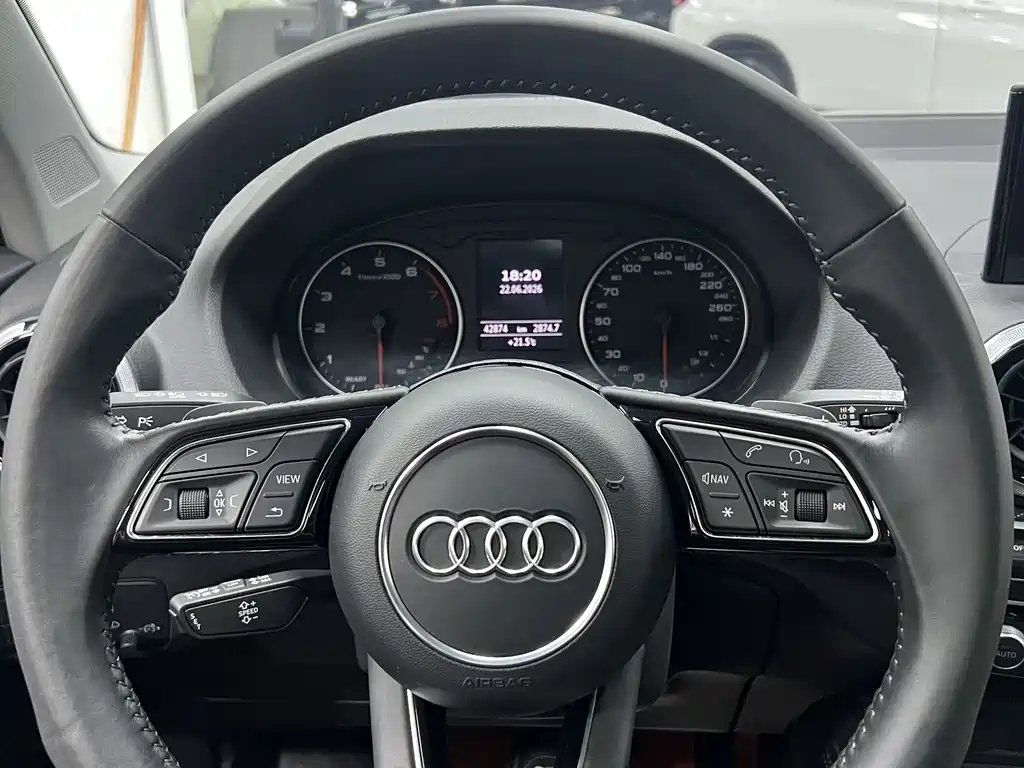 Audi Q2L 2022 — фото 9