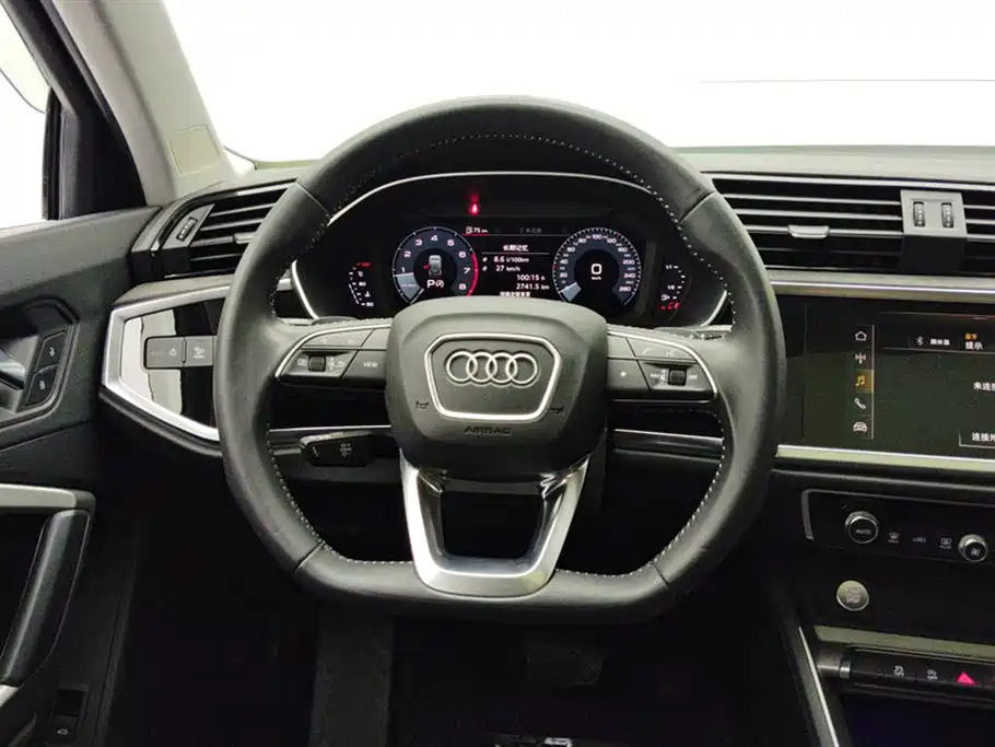 Audi Q3 2019 — фото 15
