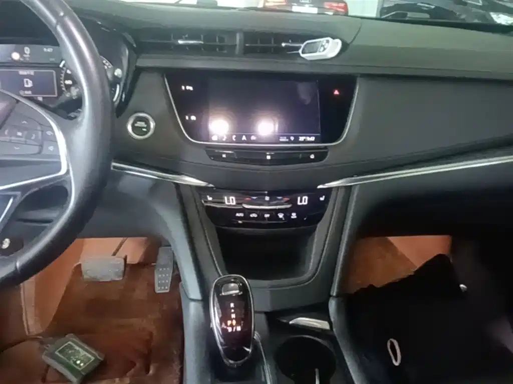 Cadillac XT5 2020 — фото 13