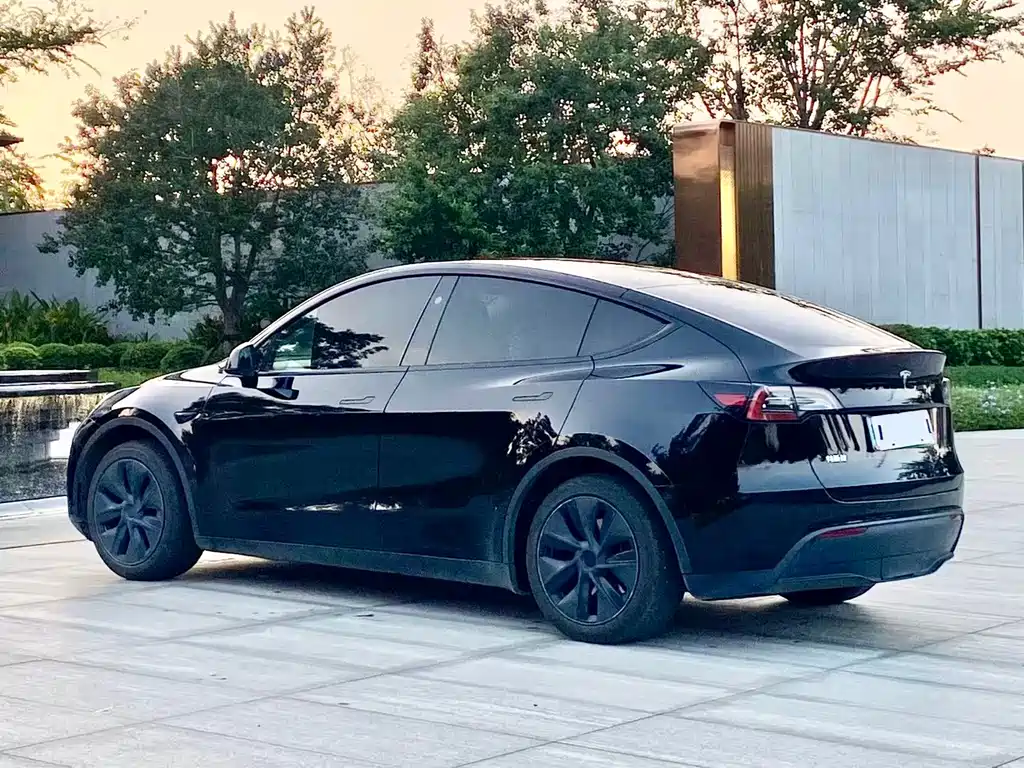 Tesla Model Y 2024 — фото 9