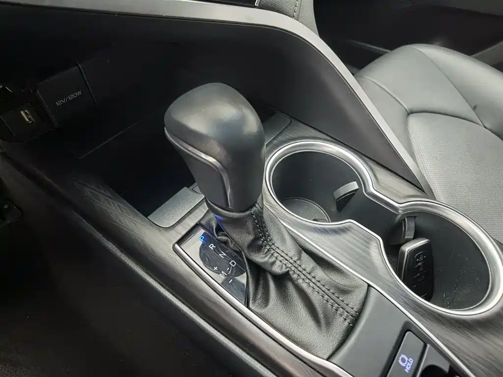 Toyota Camry 2023 — фото 13