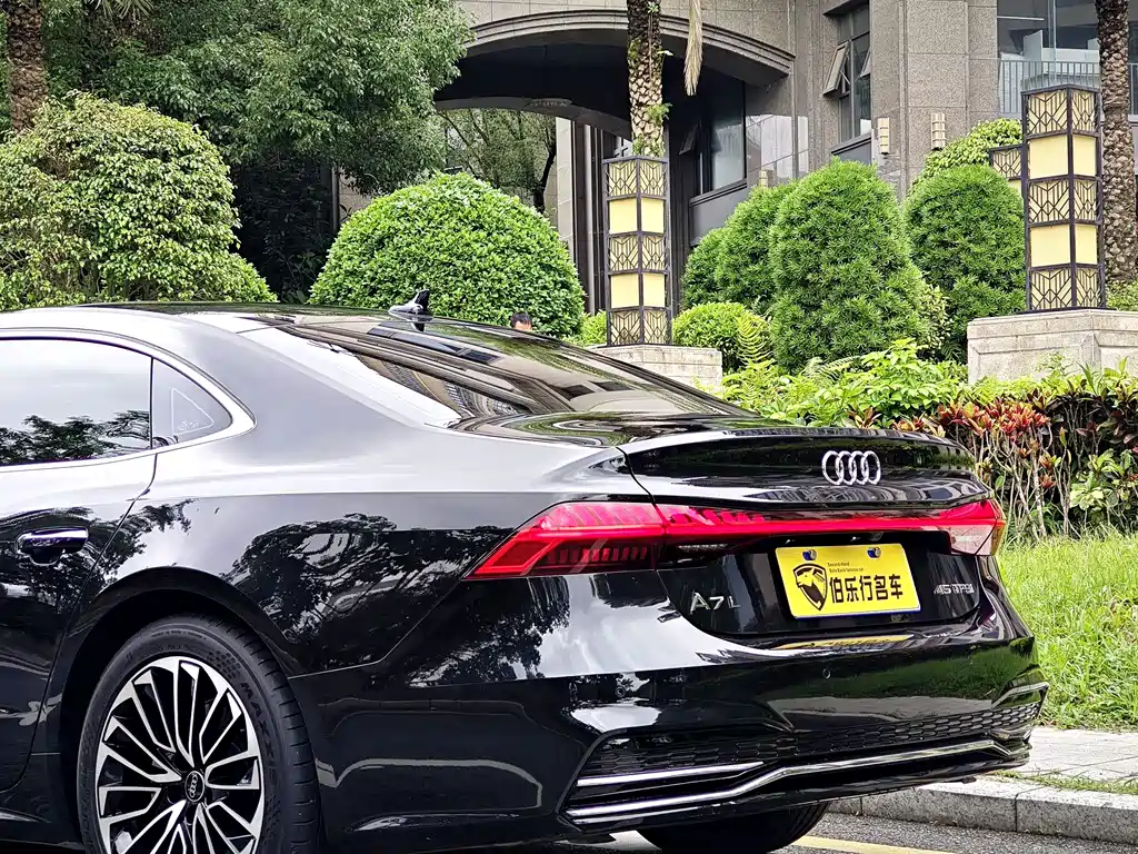 Audi A7L 2025 — фото 25