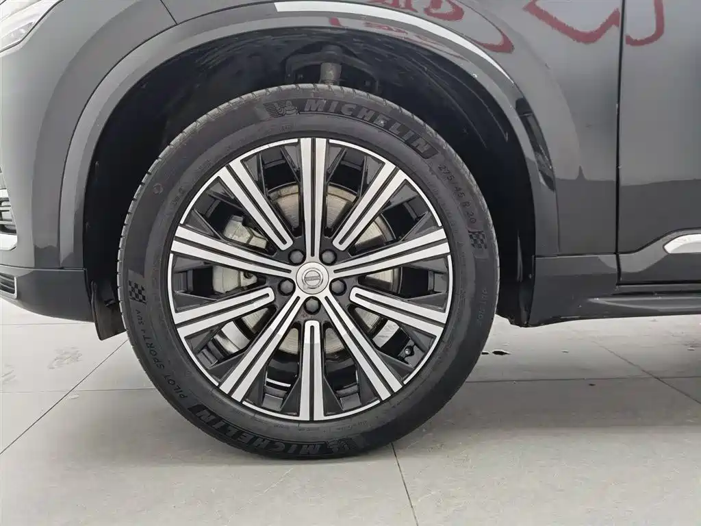 Volvo XC90 2023 — фото 17