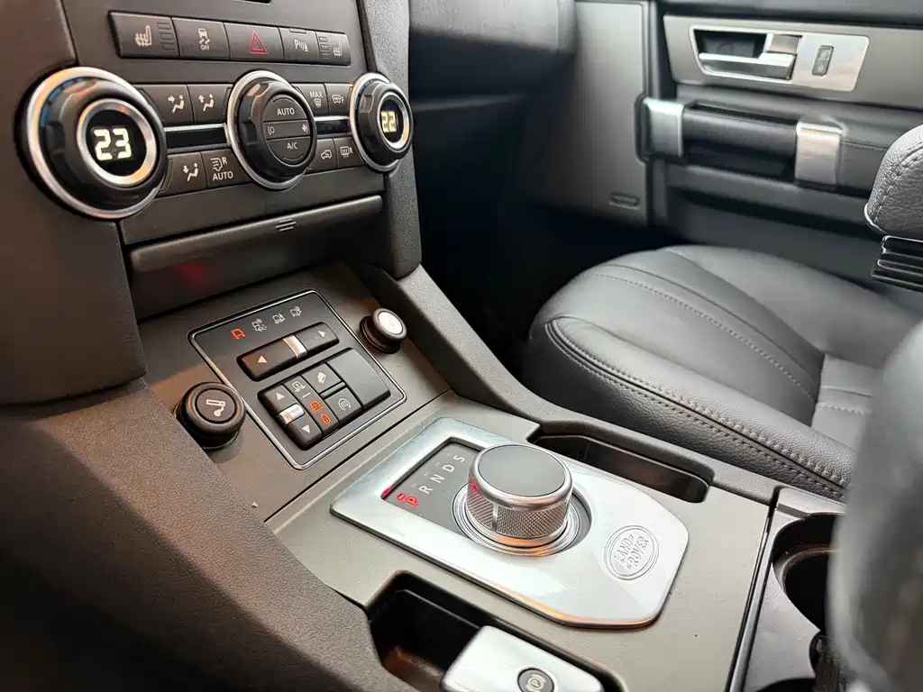 Land Rover Discovery 2014 — фото 21