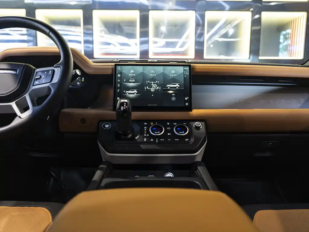 Land Rover Defender 2024 — фото 15